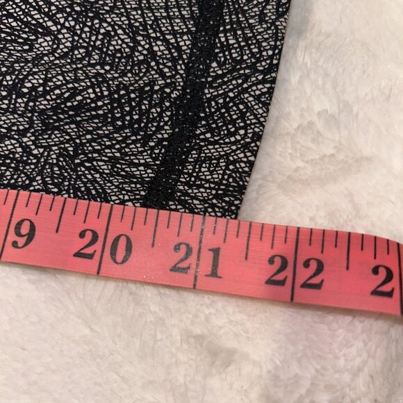 Lululemon Wunderunder Cropped Leggings size 6 , 21" inseam - Picture 3 of 3